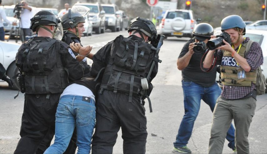 مواجهات في العيسوية شمال شرق القدس والاحتلال يعتقل شابين