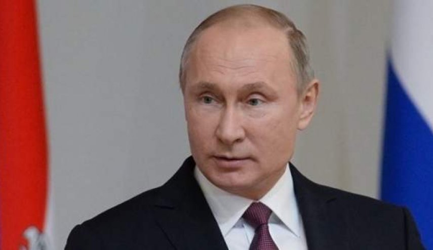 بوتين: نعرف من حرض على استهداف قواعدنا في سوريا