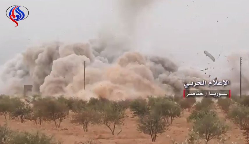 بالفيديو..لحظة تفجير الجيش السوري لمستودع قنابل 