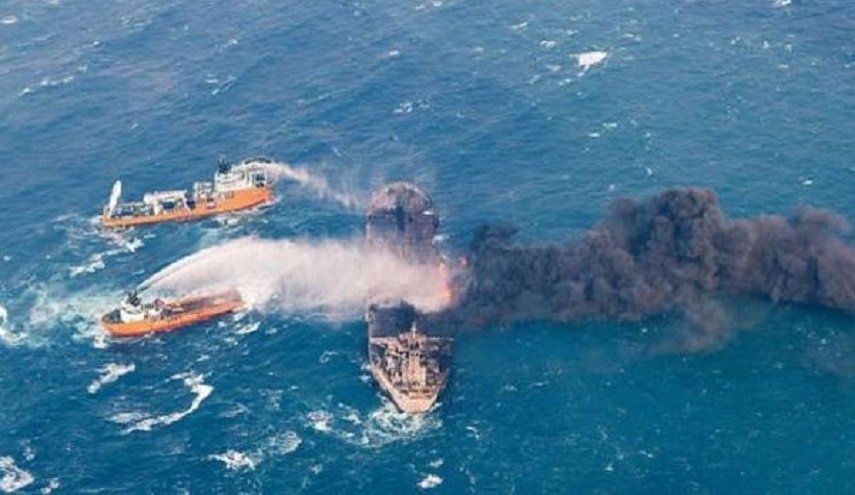 ناقلة النفط الايرانية المشتعلة تجنح إلى سواحل اليابان