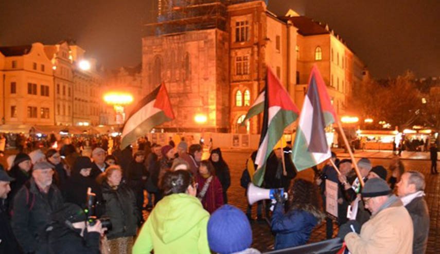 مسيرة امام سفارة اسرائيل في براغ تنديدا بجرائم الاحتلال
