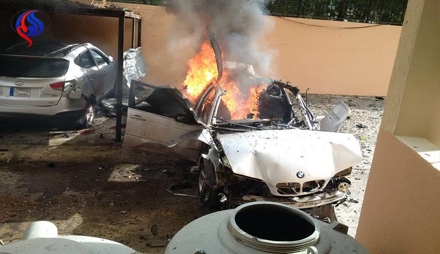 شاهد الصور الأولى لانفجار سيارة في منطقة صيدا بلبنان