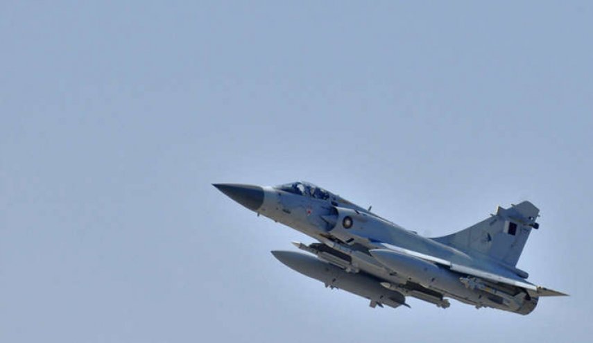 أبو ظبي تعلن اعتراض مقاتلات قطرية لطائرة مدنية إماراتية.. والدوحة تنفي
