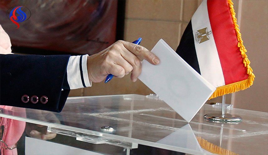 مصر.. مرشح رئاسي محتمل بارز يتراجع عن خوض رئاسيات 2018