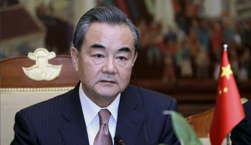 وزير الخارجية الصينية يبرق الى ظريف معزيا بضحايا ناقلة النفط