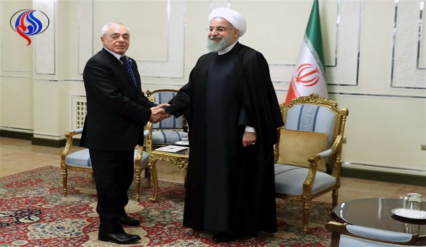 روحاني : ايران والجزائر لديهما مواقف مشتركة حيال القضايا الاقليمية والدولية