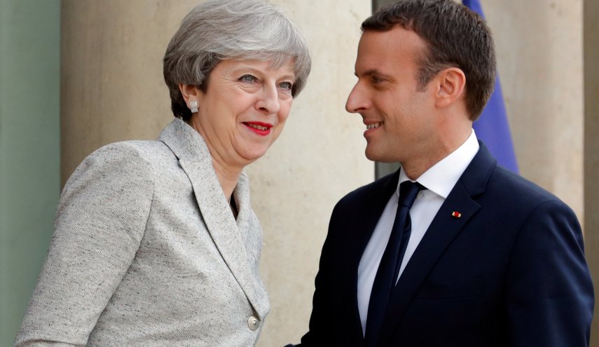 فرنسا وبريطانيا توقعان معاهدة حول مراقبة الهجرة 