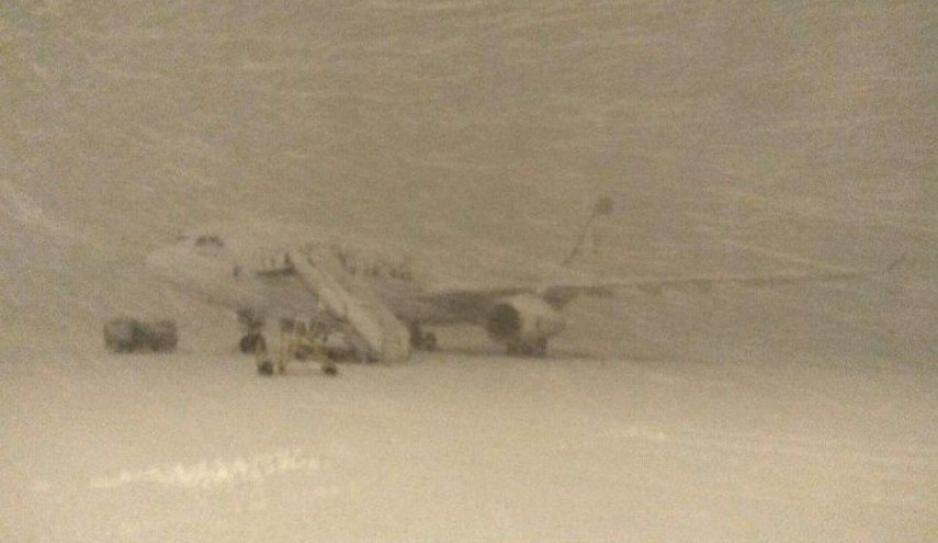 Heavy snow in Tehran shuts Schools, Airports

