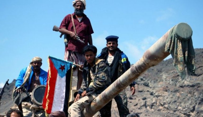 UAE-backed forces defeat Saudi-backed Hadi's forces in Aden - Yemen 
