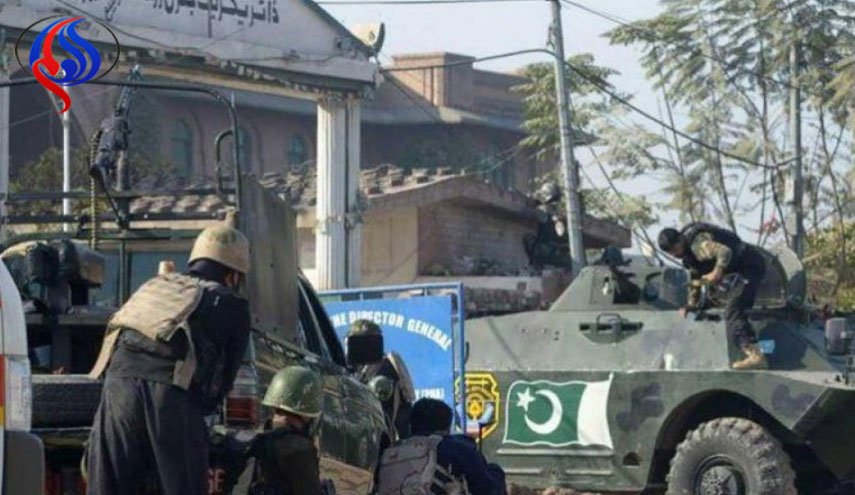 مقتل وإصابة 10 من قوات الأمن في هجوم انتحاري بباكستان