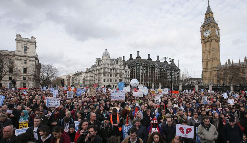 الآلاف يتظاهرون دعما لهيئة الخدمات الصحية في بريطانيا
