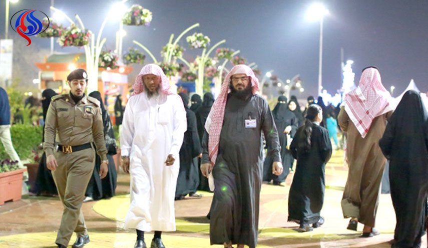 هيئة الأمر بالمعروف السعودية ترفض دعوات إلى عدم إغلاق المحلات وقت الصلاة

