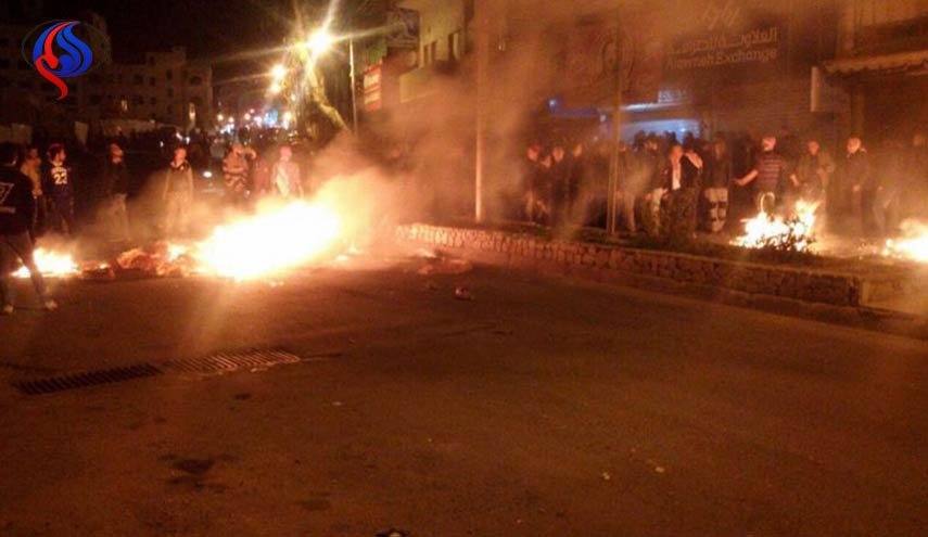 اردنيون يشعلون اطارات في شوارع 