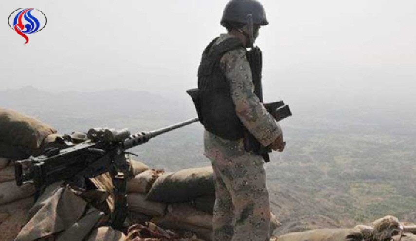 قنص جنديين سعوديين واستهداف تجمعات عسكرية في جيزان