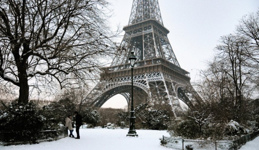 12 سانتی‌متر برف، زندگی را در پاریس مختل کرد

