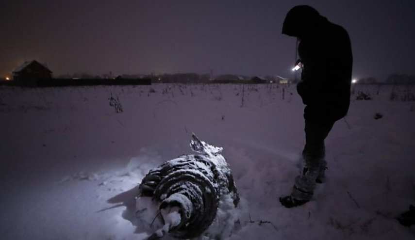 Russia Saratov crash: Investigators comb crash site near Moscow

