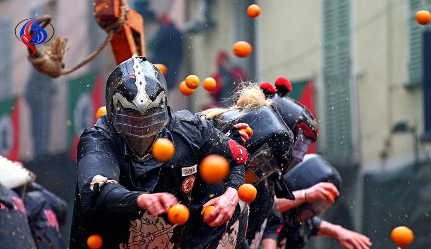 «جنگ پرتقال» در ایتالیا + تصاویر