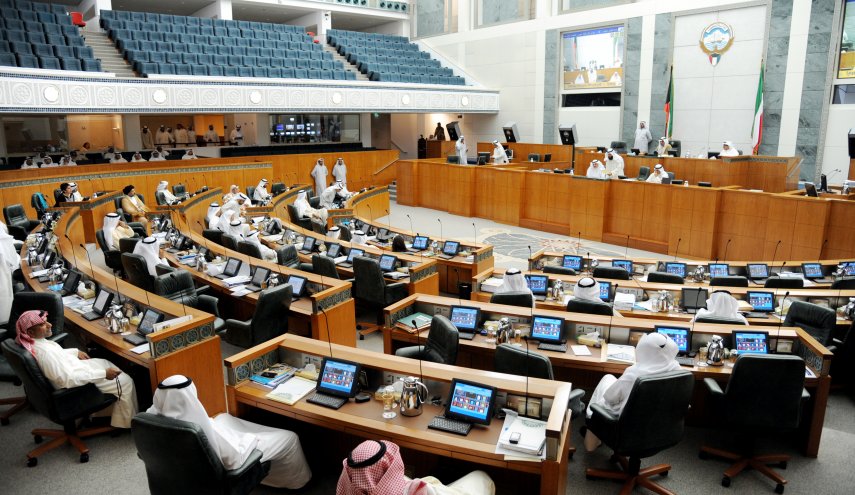 البرلمان الكويتي يوافق على قبول غير الكويتيين في الجيش 