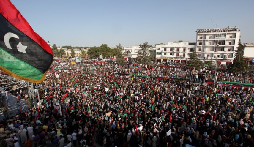 آلاف الليبيين يحيون ذكرى الثورة على القذافي