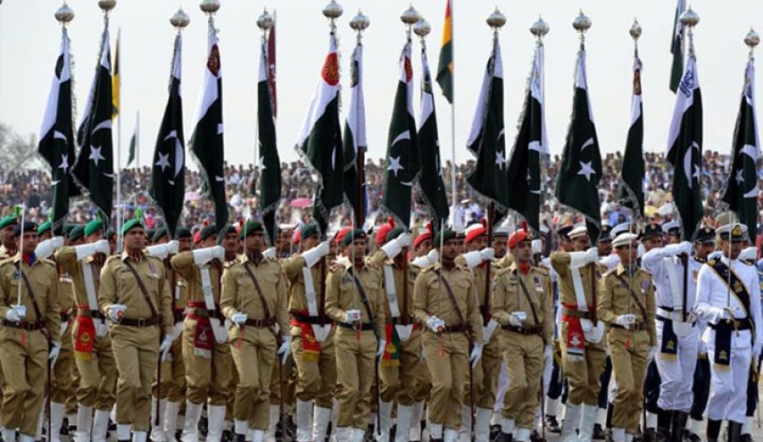 ميدل إيست آي: لماذا ترسل باكستان ألف جندي إلى السعودية؟