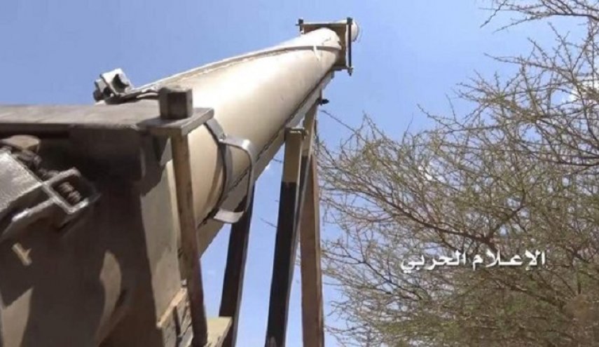 مدفعية الجيش اليمني تستهدف تجمعات للجنود السعوديين في جبهتي نجران وعسير