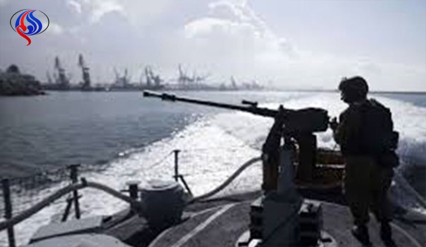 بحرية الاحتلال تستهدف قوارب الصيادين في بحر شمال قطاع غزة