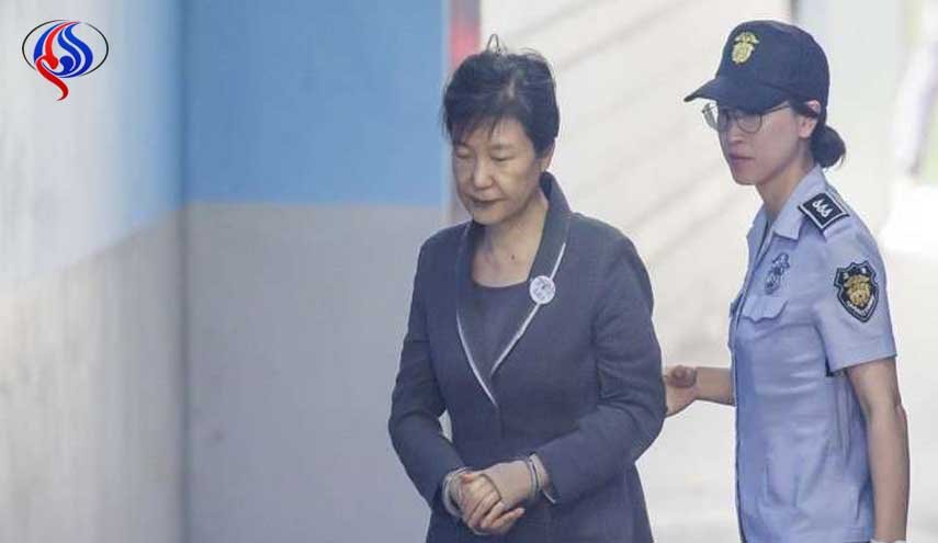 رئيسة كوريا الجنوبية المعزولة قد تواجه حكما بالسجن 30 عاما