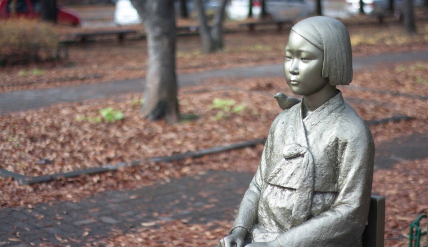 طوكيو تطالب سيئول بإزالة تمثال يرمز لمعاناة 