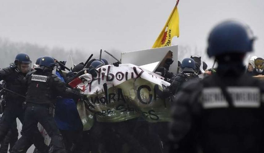 اشتباكات بين الشرطة ومحتجين ضد دفن النفايات النووية في فرنسا
