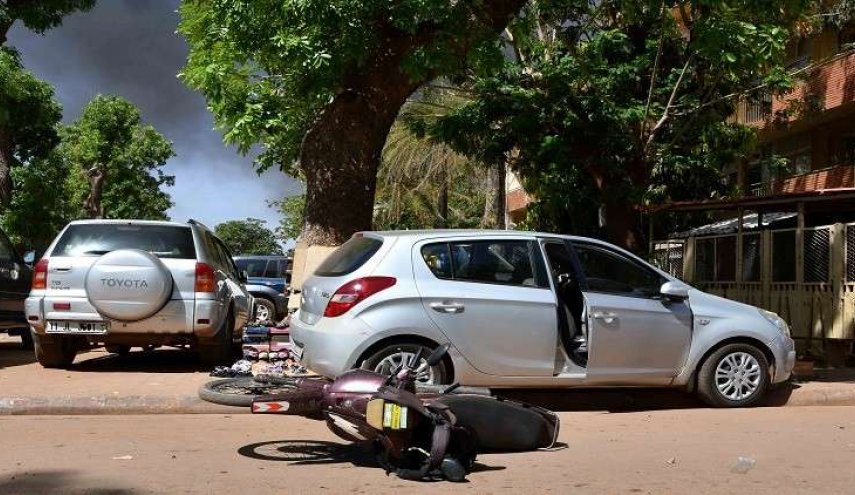القاعدة تتبنى الهجوم على السفارة الفرنسية في عاصمة بوركينا فاسو
