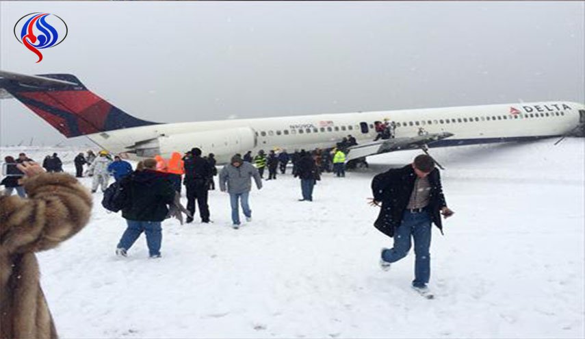 كثافة الثلوج تتسبب بإلغاء مئات الرحلات في نيويورك 