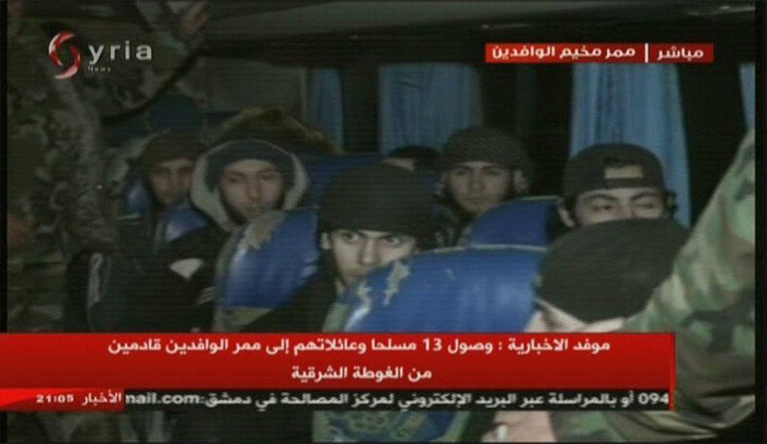 بالصور... خروج 13 مسلحا وعوائلهم من الغوطة الشرقية