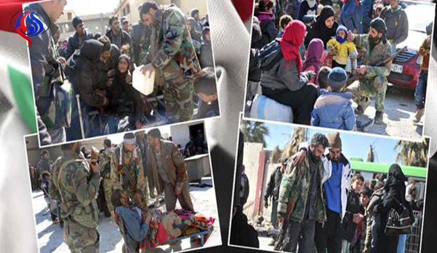 بالصور ..خروج مدنيين من معبر حمورية في الغوطة الشرقية 