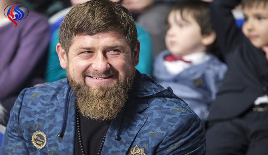 قديروف يصوت بصحبة والدته في الشيشان
