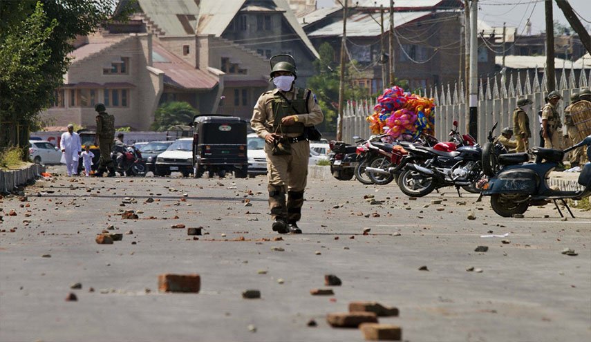 مقتل خمسة من افراد اسرة واحدة في هجوم بالهاون في كشمير