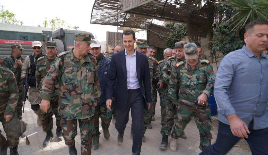 شاهد: الاسد يتابع سير المعارك مع القادة العسكريين وسط الغوطة