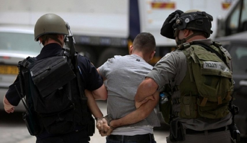 حملة اعتقالات بالضفة والاحتلال يداهم منزل منفذ عملية القدس