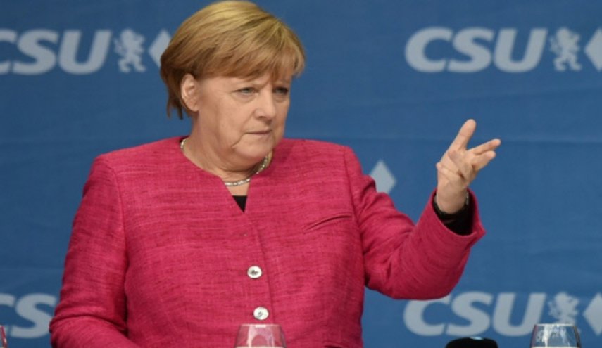 مرکل: آلمان در اقدام نظامی احتمالی علیه سوریه مشارکت نمی‌کند