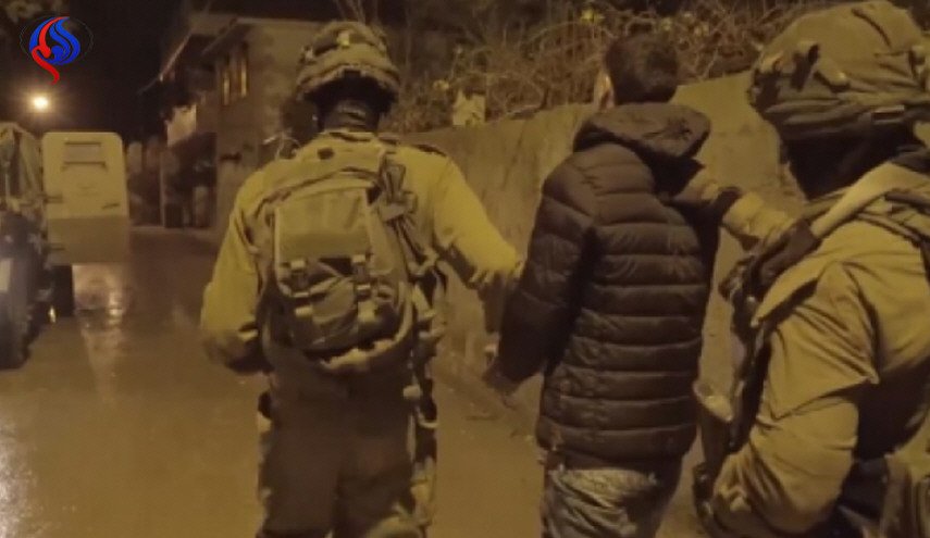 حملة اعتقالات تطال 43 فلسطينيا وتعزيزات عسكرية بالضفة والقدس