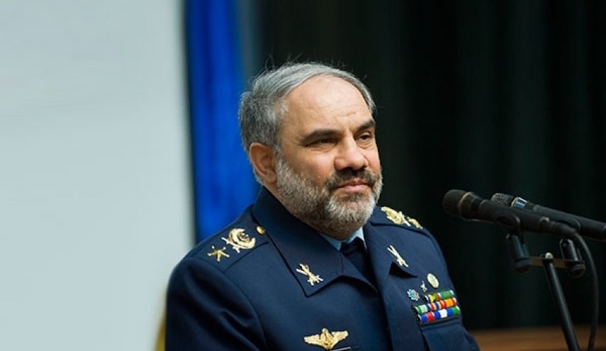 قائد سلاح الجو الايراني يتفقد المعرض الجوي في دزفول