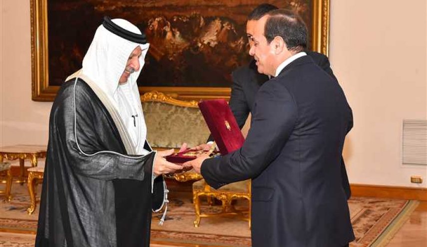 السيسي يمنح «قطان» وشاح النيل بمناسبة انتهاء مهامه سفيرا للسعودية