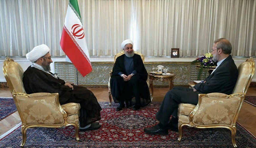 روحاني: اجتماع القوى الثلاث ركز على دعم الانتاج المحلي