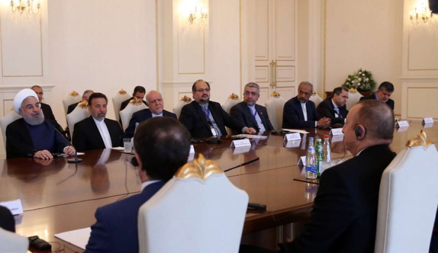 روحاني يقترح استخدام العملة الوطنية في المبادلات التجارية مع اذربيجان