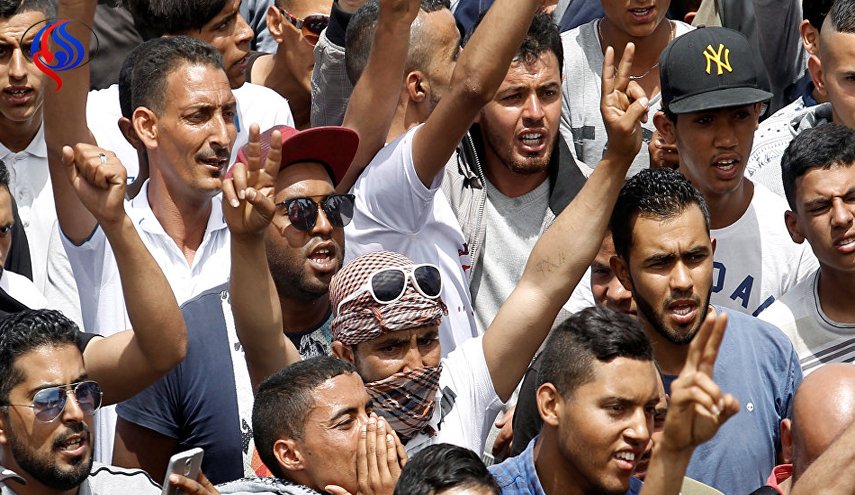 مسيرات في تونس للمطالبة بسن قانون يجرم التطبيع مع الإحتلال