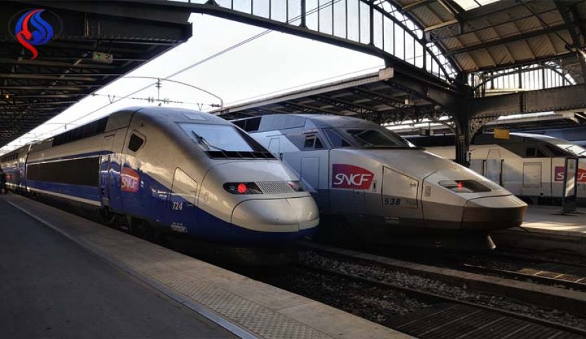 السكك الحديدية الفرنسية تواجه ماكرون بإضراب متواصل
