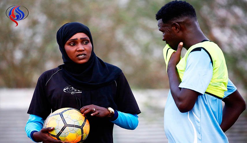 أول سيدة عربية تتولى تدريب فريق كرة قدم رجال!