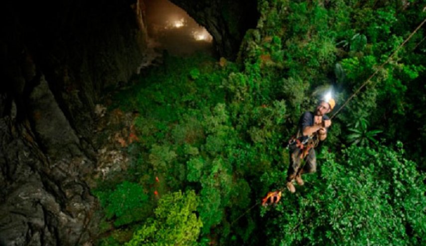 غار سان دونغ الواقع في حديقة Phong Nha Ke Bang الوطنية بفيتنام هو الاكبر في العالم.