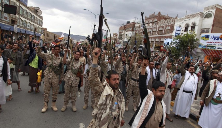 واکنش جوانان یمنی به تجاوز یک نیروی ائتلاف سعودی به دختری در الخوخه/ هلاکت 2 سعودی در الشبکیه