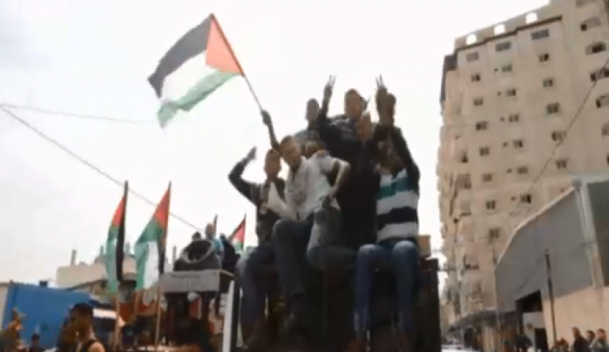 شور و حماسه توصیف ناپذیر فلسطینیان در برگزاری تظاهرات بازگشت امروز/ انتقال 10 هزار تایر به مناطق مرزی