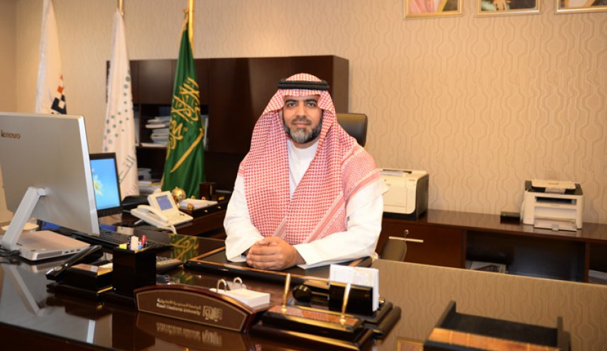 وزير التعليم السعودي يتلقي هجوما حادا بسبب أخطاء بـ